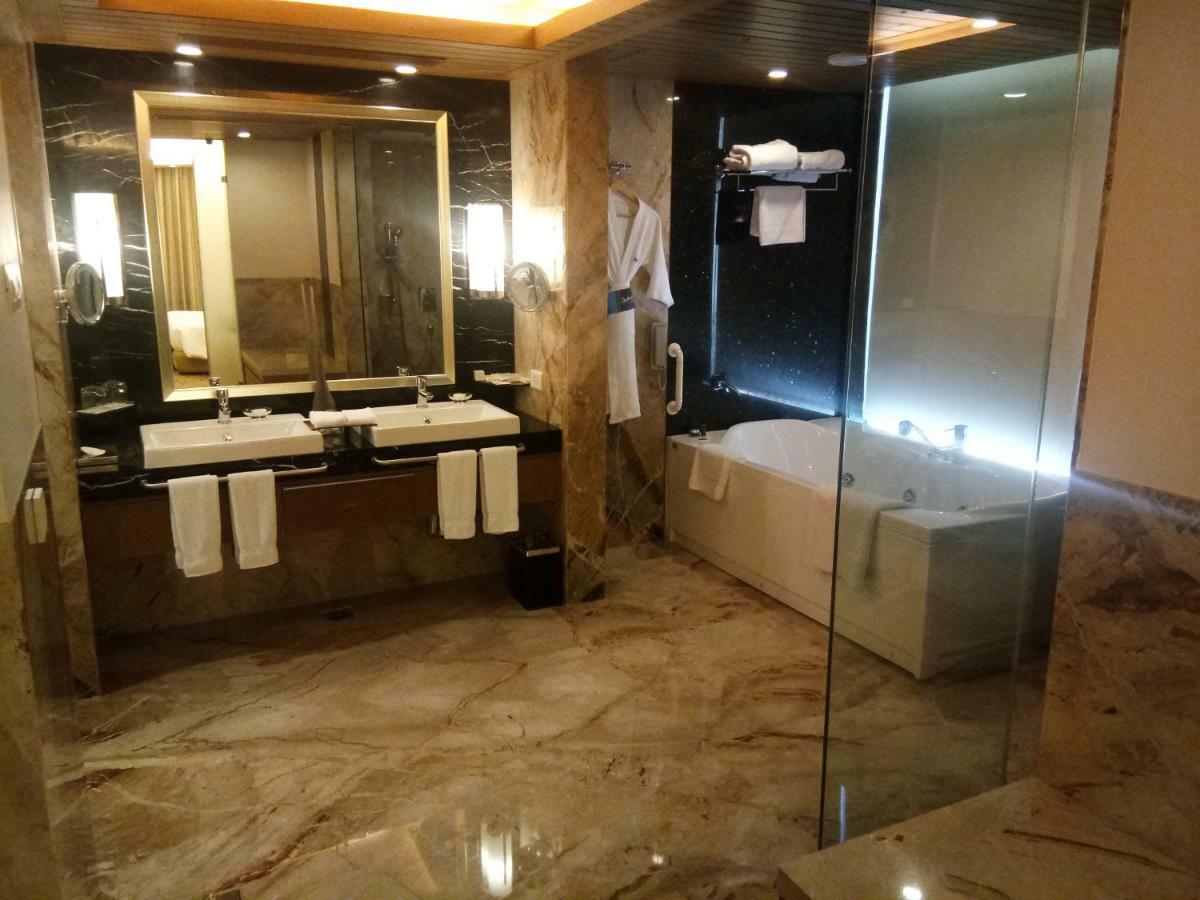 Radisson Blu Hotel, Nagpur Exterior foto